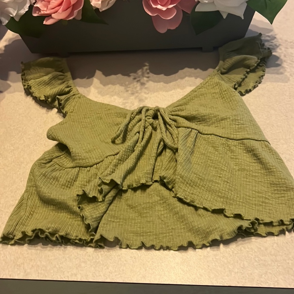 American Eagle crop top
